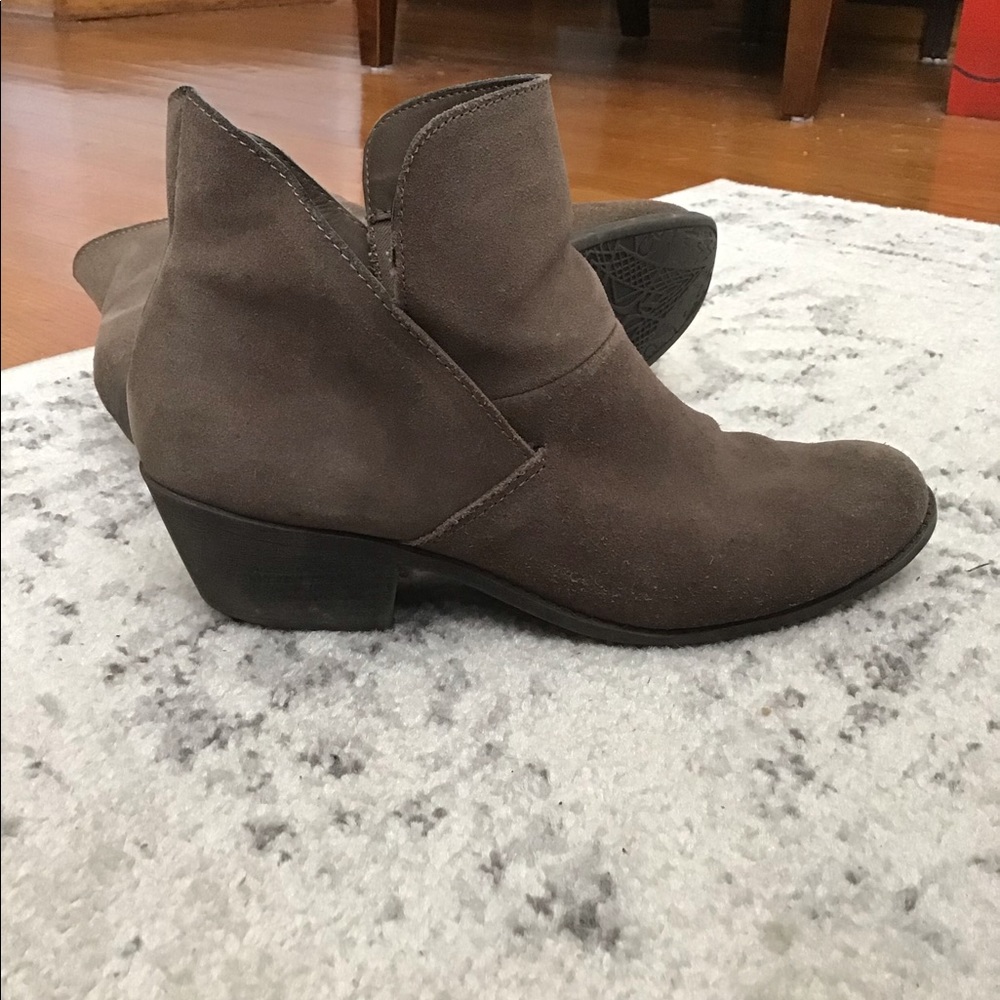 9.5 me, too taupe suede bootie